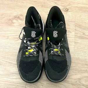 NIKE - Kyrie 11/23 sneaker men size 11